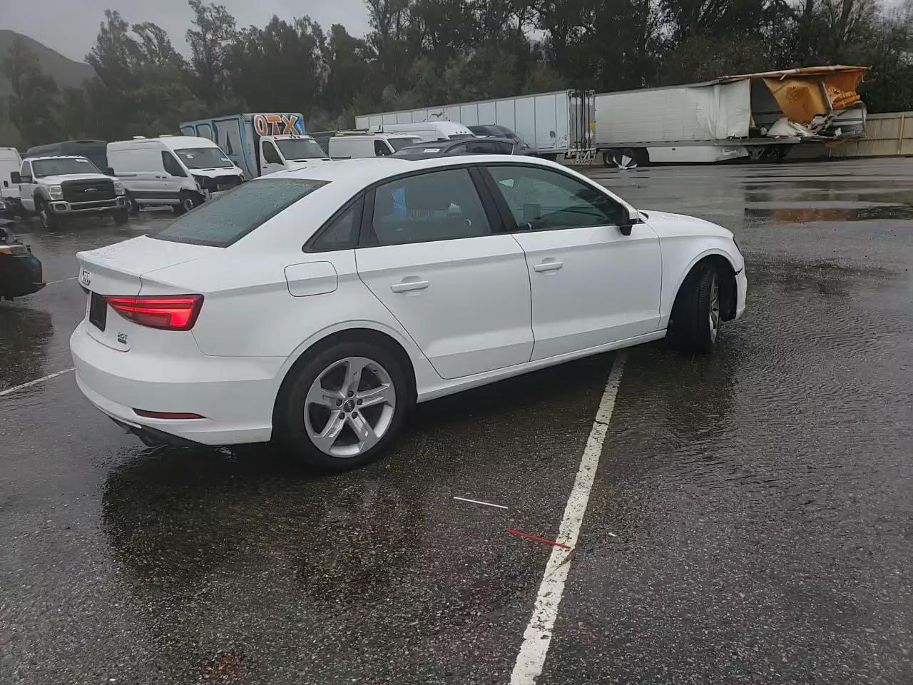 Фото: WAUB8GFF2H1020520