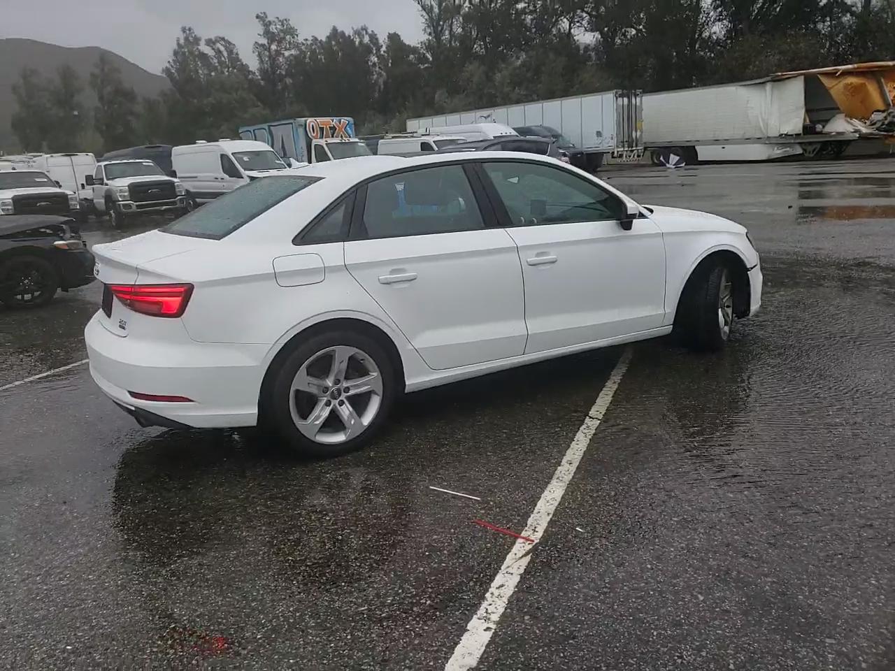 Фото: WAUB8GFF2H1020520