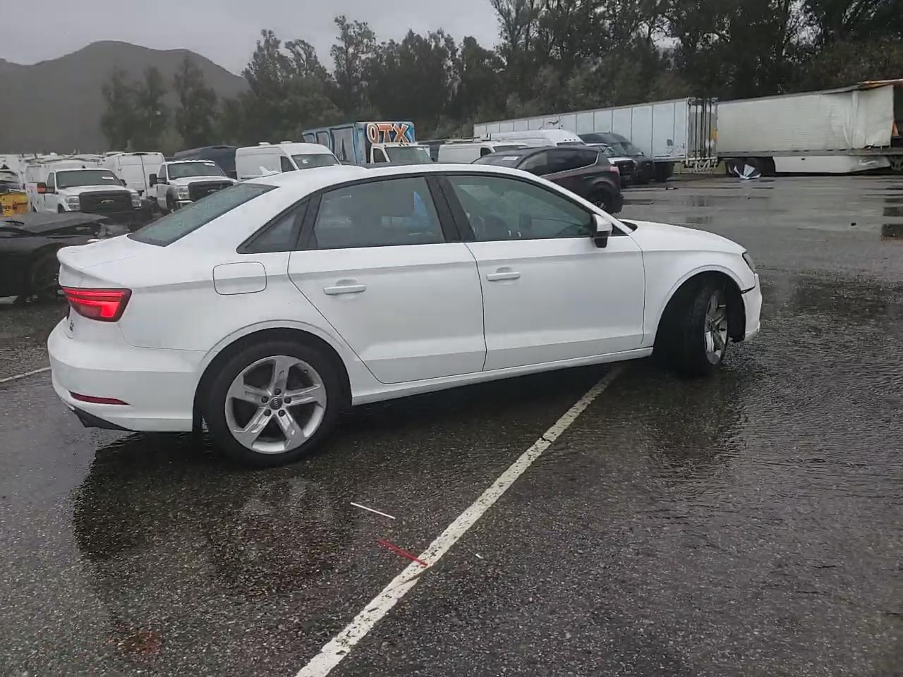 Фото: WAUB8GFF2H1020520