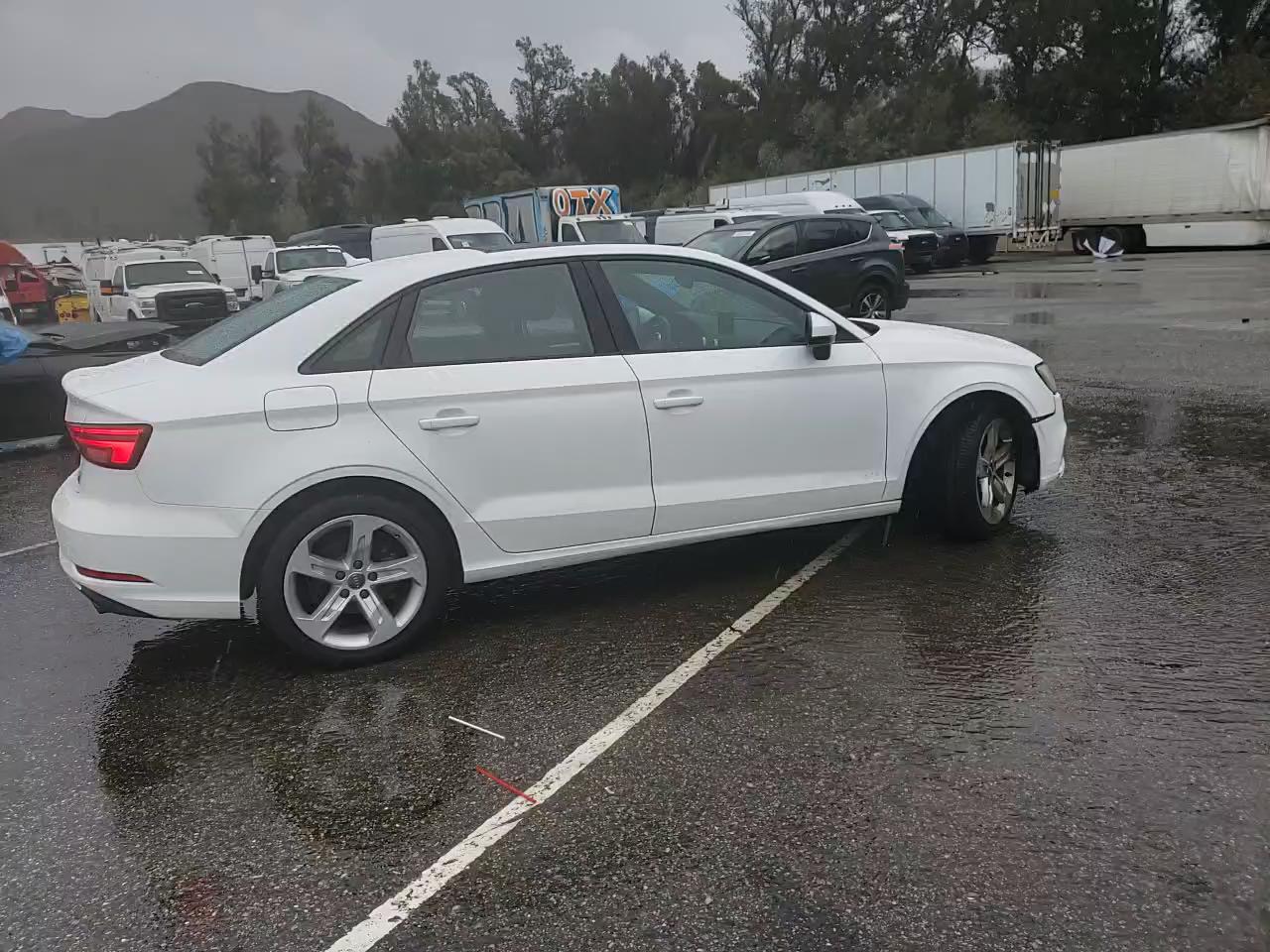 Фото: WAUB8GFF2H1020520