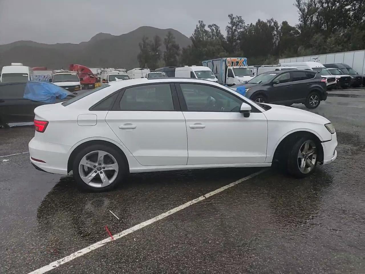 Фото: WAUB8GFF2H1020520