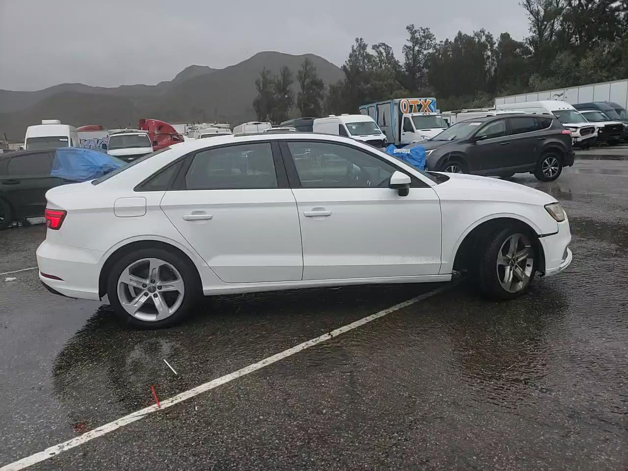 Фото: WAUB8GFF2H1020520