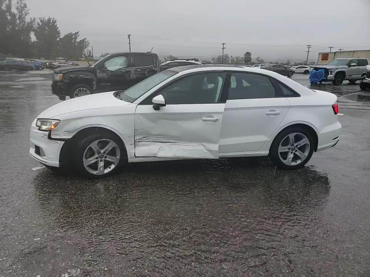 Фото: WAUB8GFF2H1020520