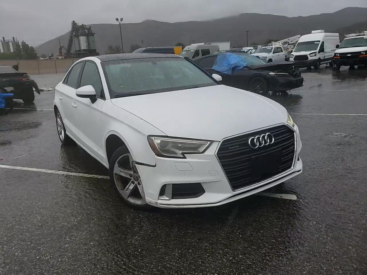 Фото: WAUB8GFF2H1020520