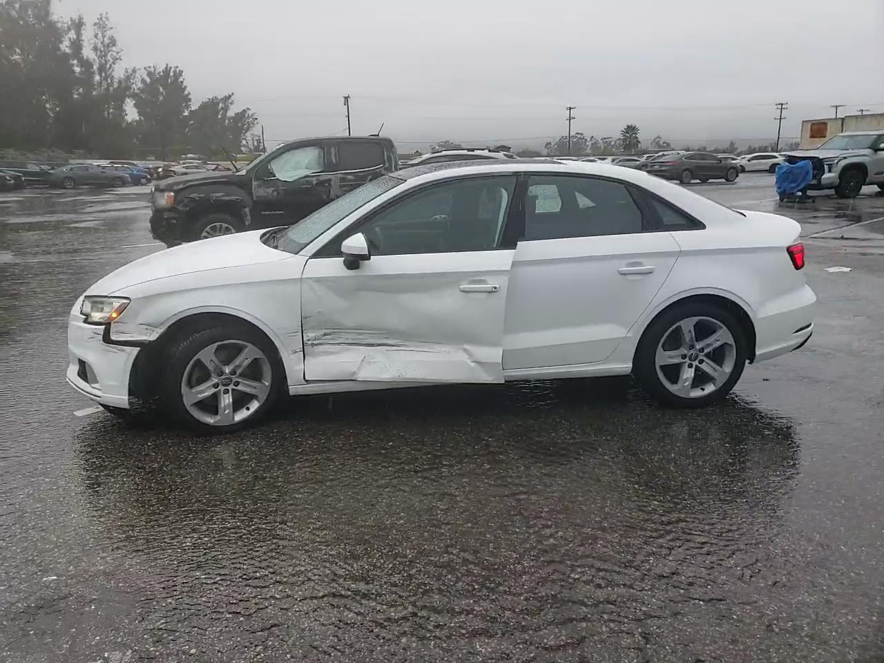 Фото: WAUB8GFF2H1020520