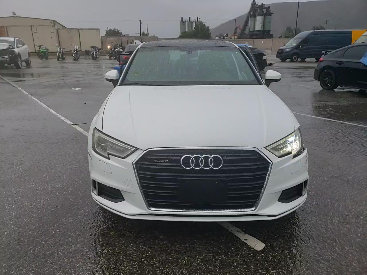 Фото: WAUB8GFF2H1020520