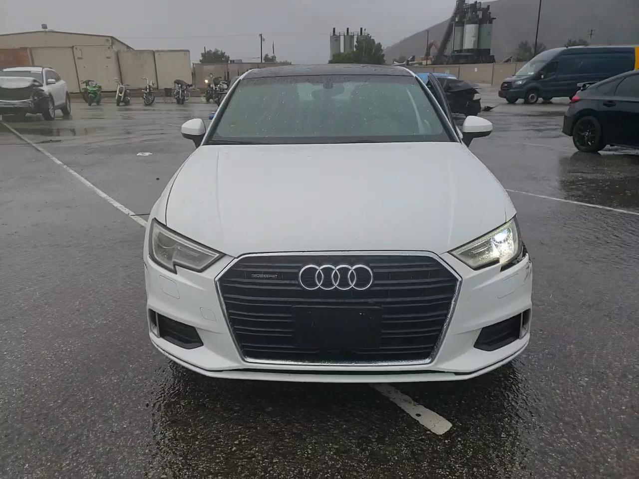 Фото: WAUB8GFF2H1020520