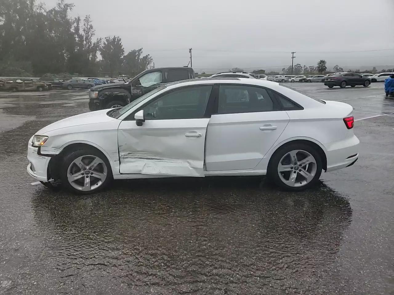 Фото: WAUB8GFF2H1020520