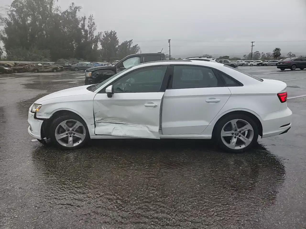 Фото: WAUB8GFF2H1020520