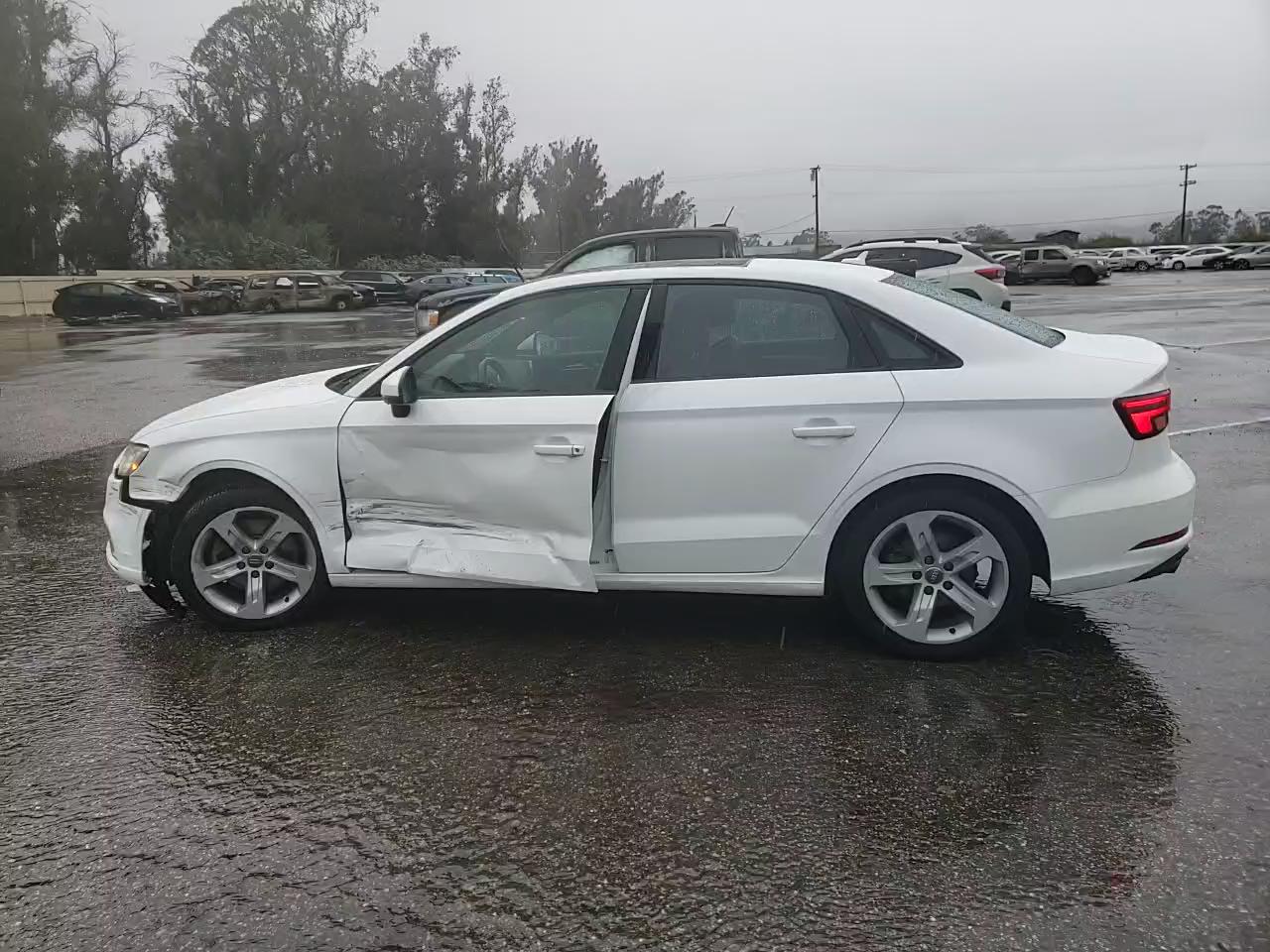 Фото: WAUB8GFF2H1020520