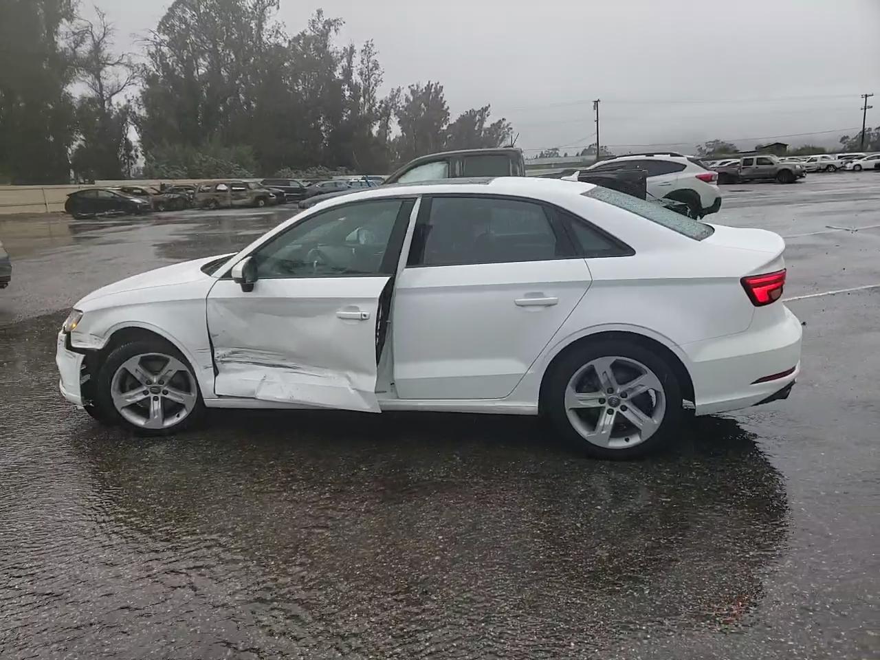 Фото: WAUB8GFF2H1020520