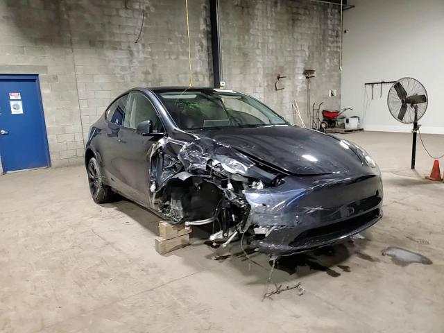 2024 Tesla Model Y VIN: 7SAYGDEE2RA302804 Lot: 93415145
