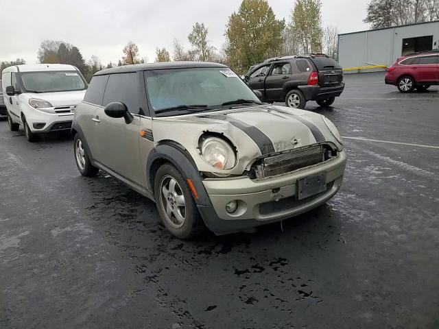 2008 Mini Cooper VIN: WMWMF335X8TU69368 Lot: 94354245