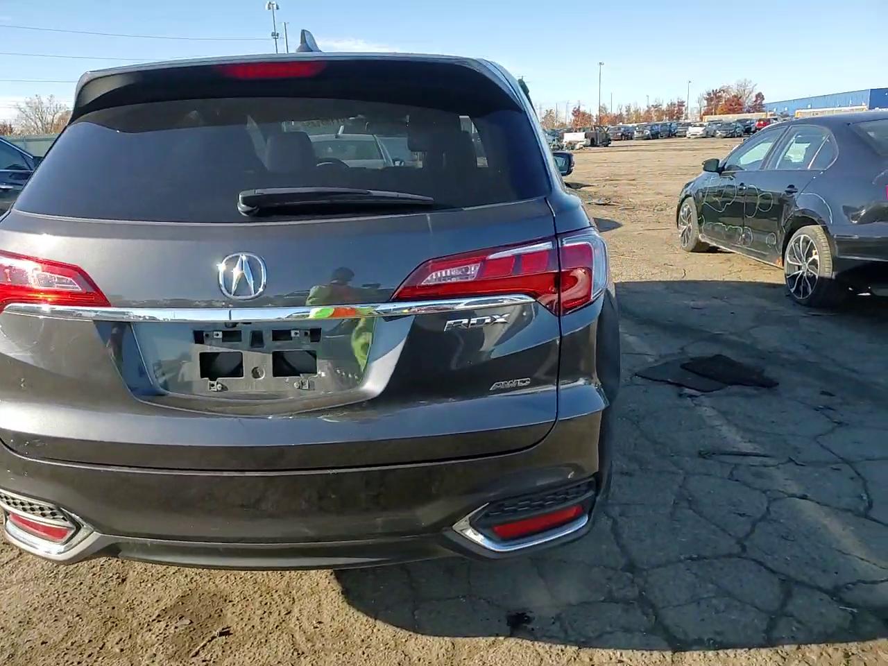 Фото: 5J8TB4H34GL027497