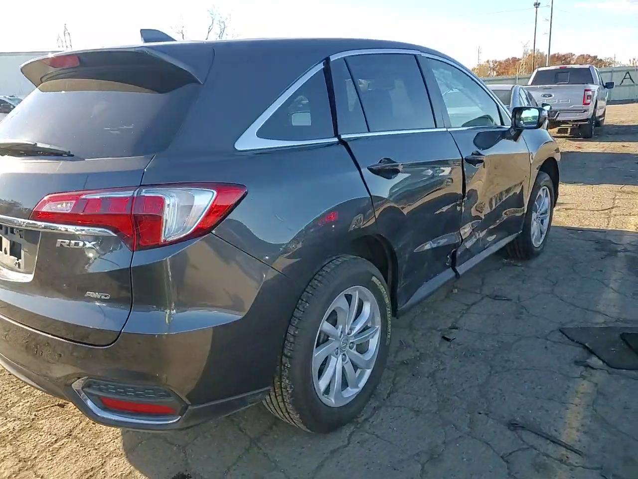 Фото: 5J8TB4H34GL027497