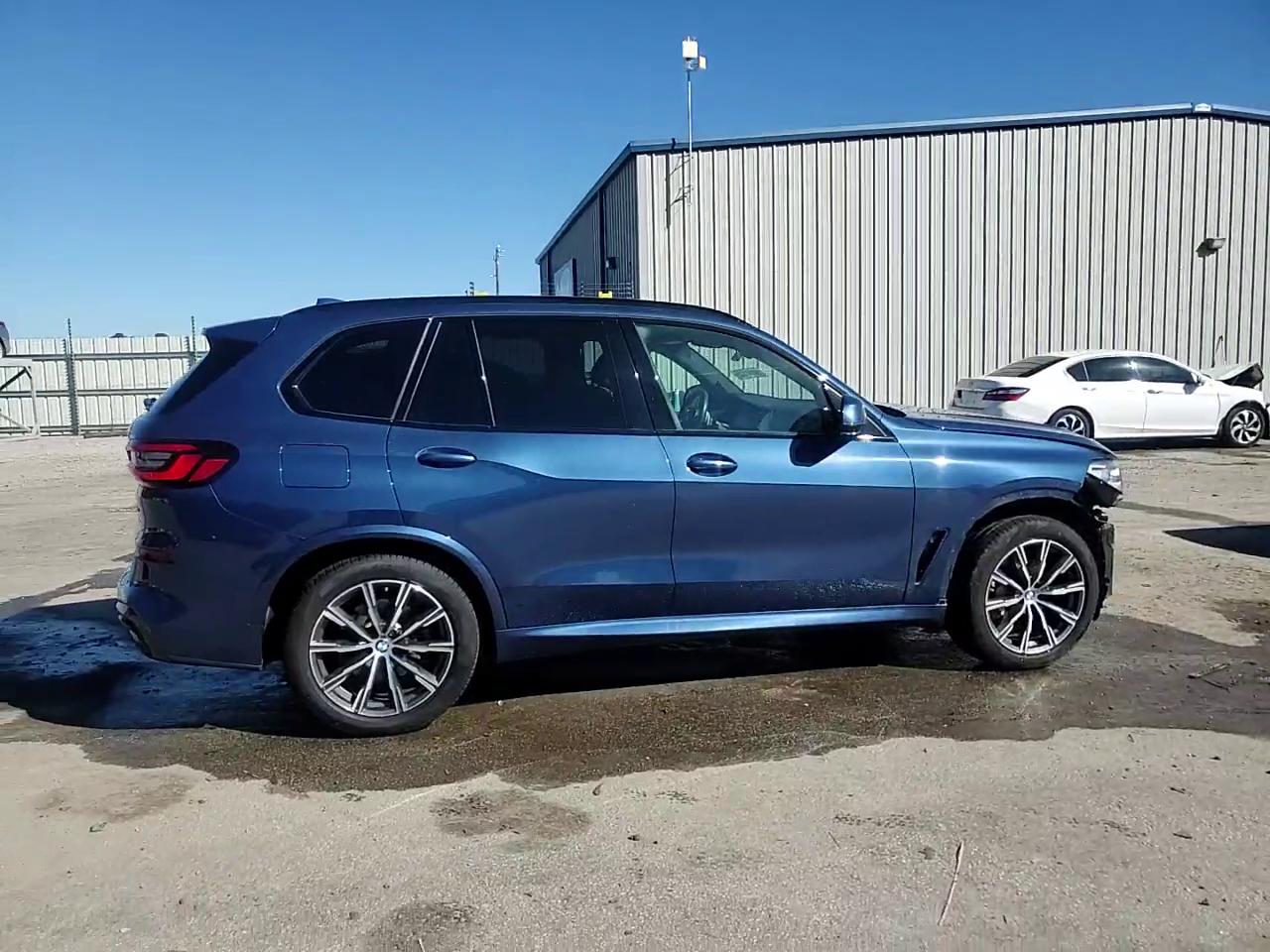 Фото: 5UXCR6C08P9P10382