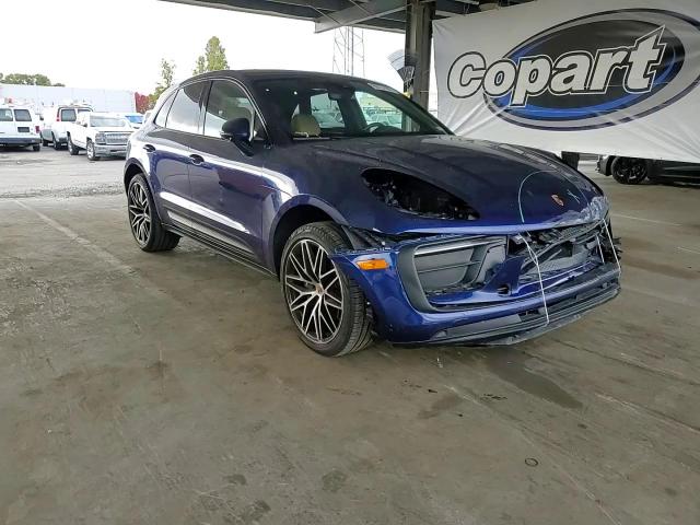 2024 Porsche Macan Base VIN: WP1AA2A50RLB19393 Lot: 90737905