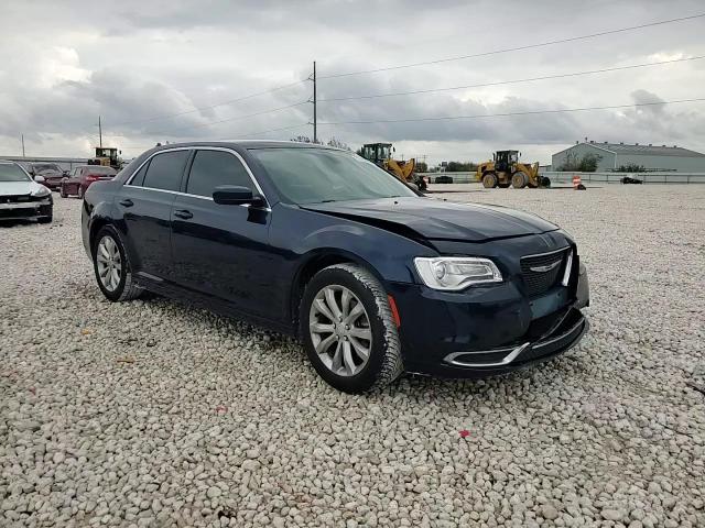 2017 Chrysler 300 Limited VIN: 2C3CCARG8HH617944 Lot: 93768555