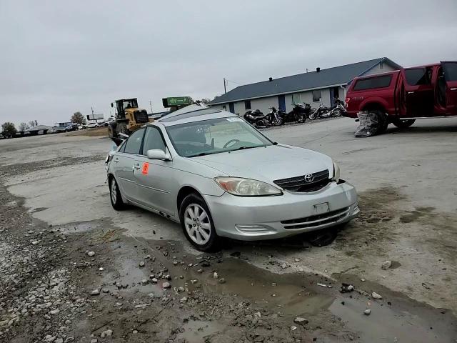 2002 Toyota Camry Le VIN: 4T1BF30K12U507801 Lot: 93185055