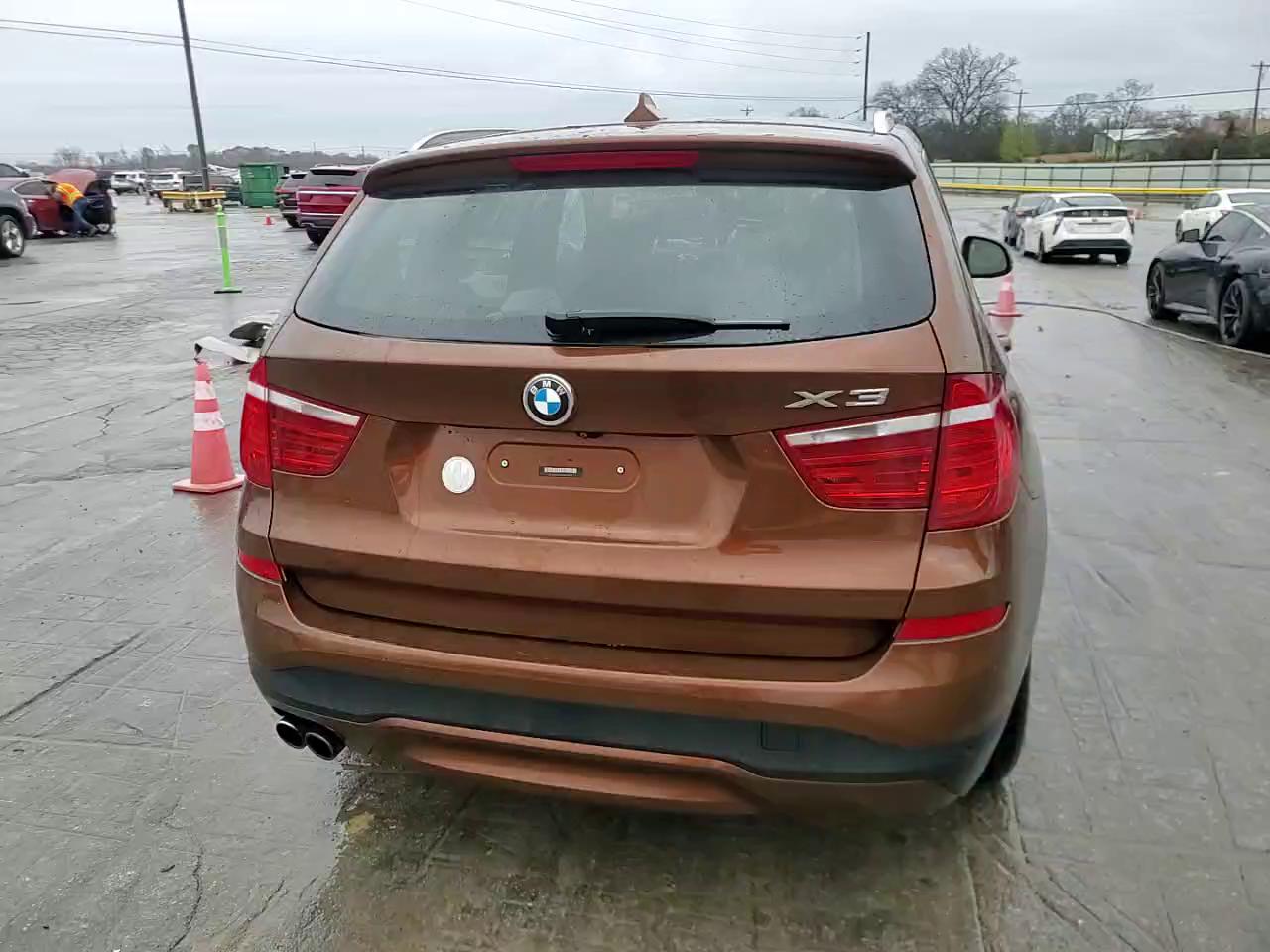 Фото: 5UXWX9C57H0T14773