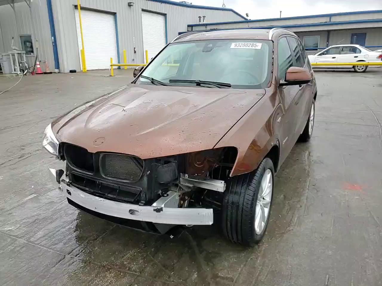 Фото: 5UXWX9C57H0T14773