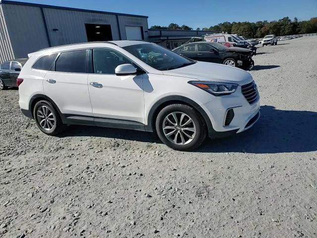 2017 Hyundai Santa Fe Se VIN: KM8SM4HF1HU226447 Lot: 92640255