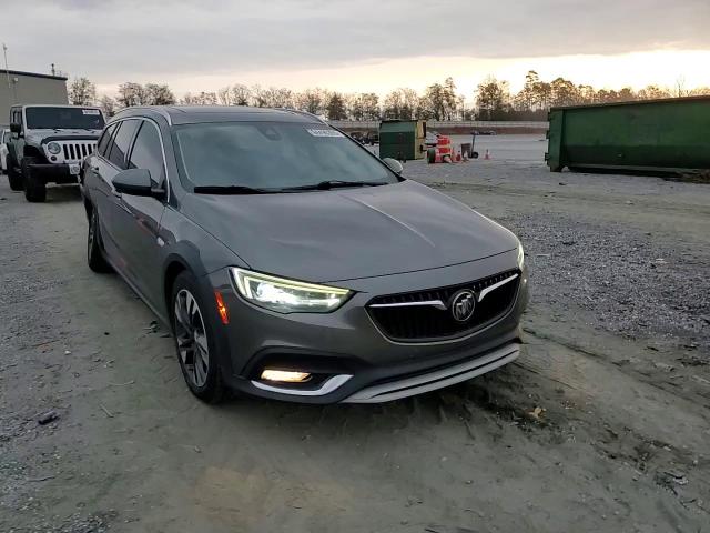 2018 Buick Regal Tourx Essence VIN: W04GV8SX9J1111158 Lot: 94490355