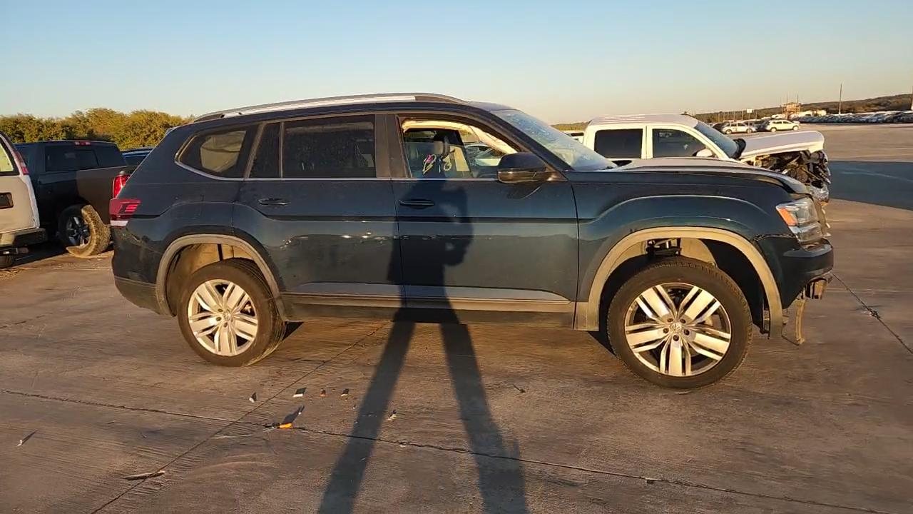 Фото: 1V2UR2CA0KC614067