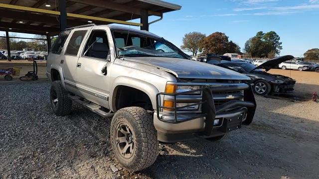 2000 Chevrolet Tahoe K1500 VIN: 1GNEK13R9YR163017 Lot: 93555055