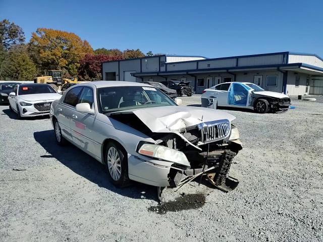 2004 Lincoln Town Car Ultimate VIN: 1LNHM83W04Y622705 Lot: 91398905