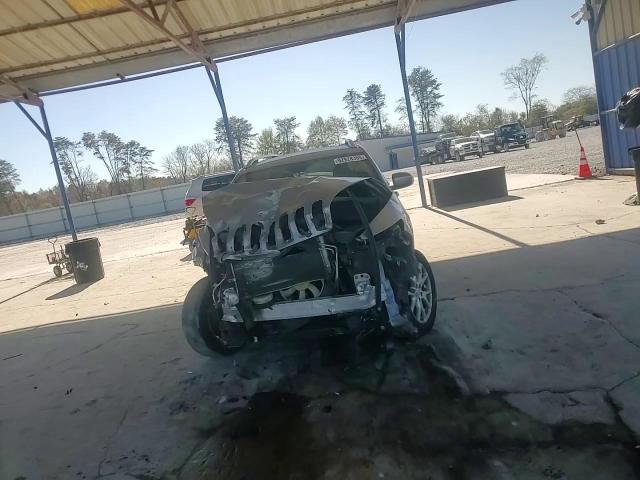 2017 Jeep Cherokee Latitude VIN: 1C4PJLCS6HW573195 Lot: 92928365