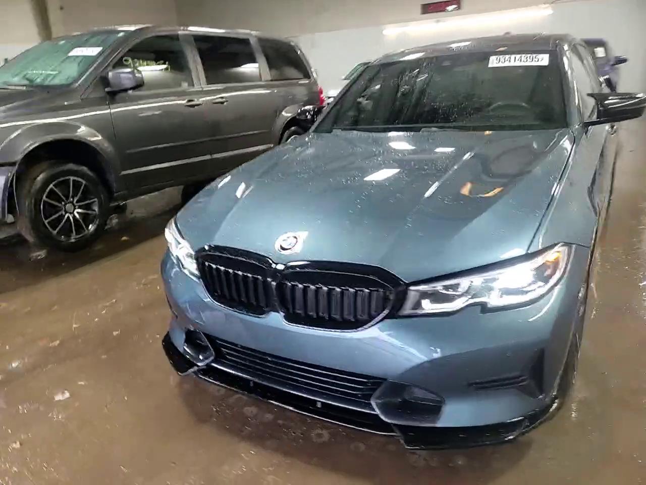 Фото: WBA5R7C53KAJ85084