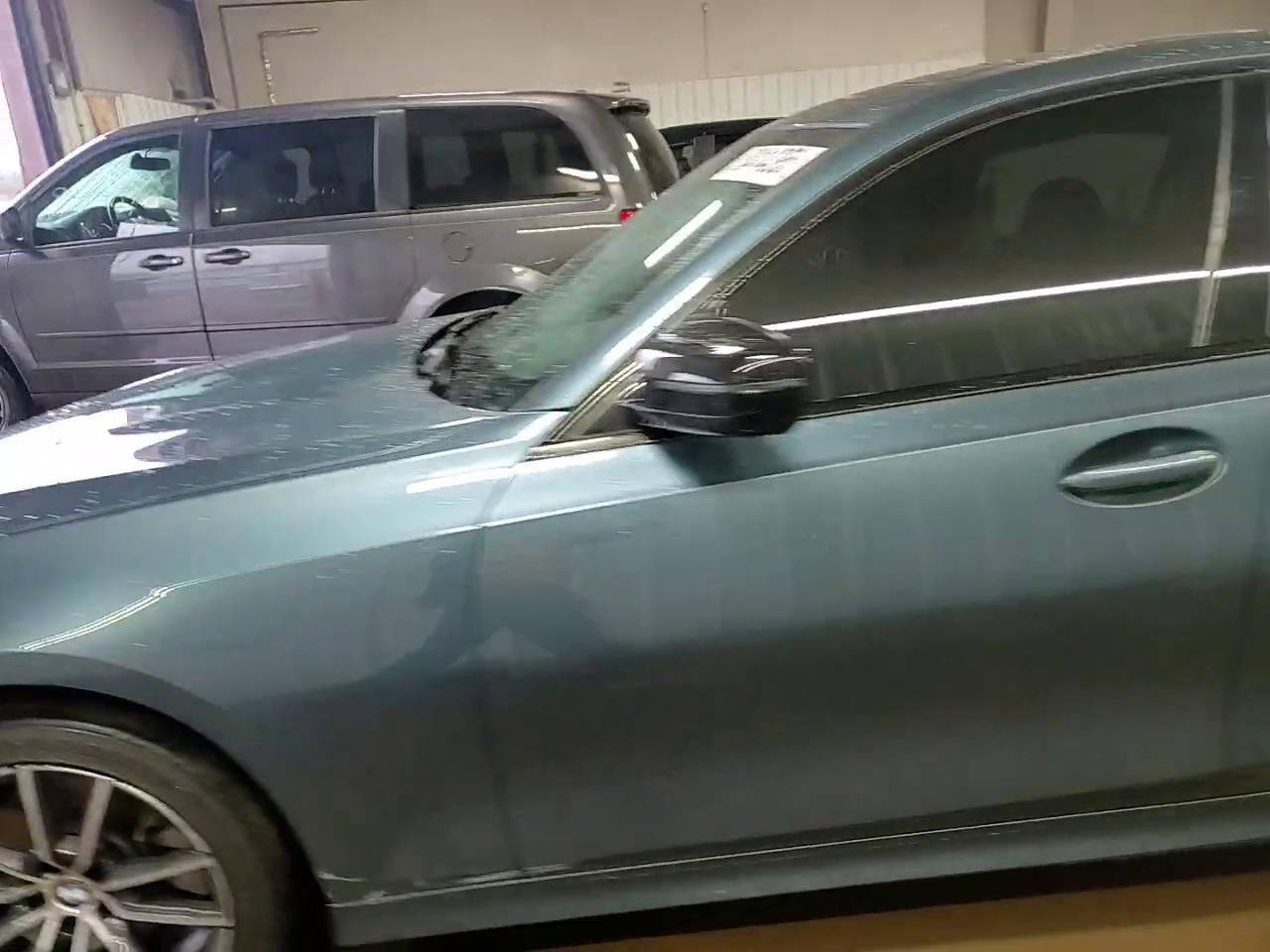 Фото: WBA5R7C53KAJ85084