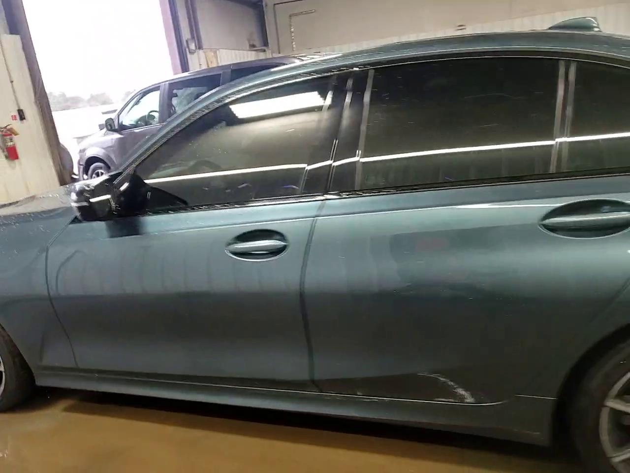 Фото: WBA5R7C53KAJ85084