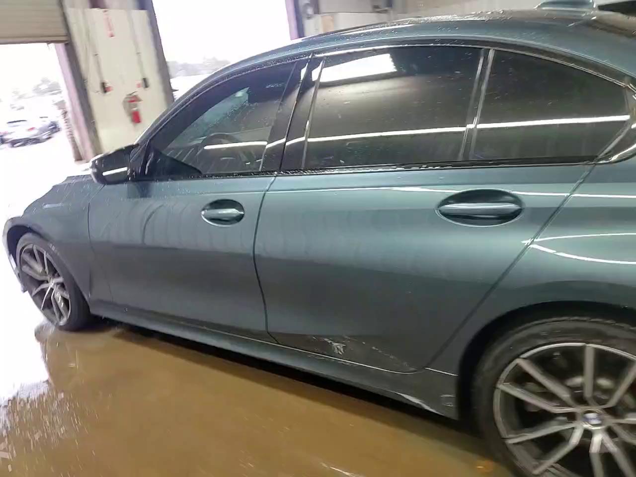 Фото: WBA5R7C53KAJ85084