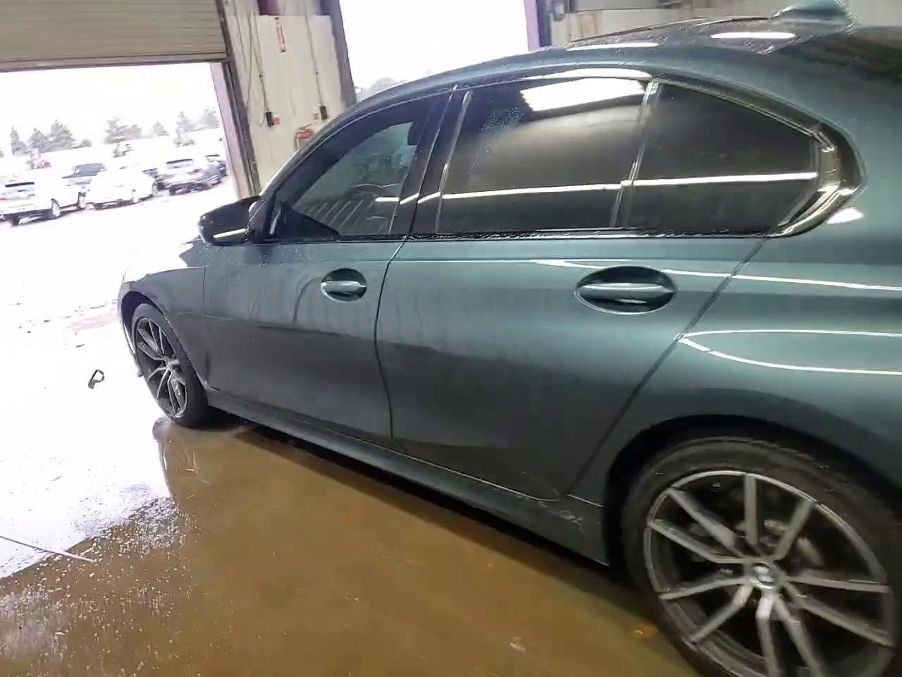 Фото: WBA5R7C53KAJ85084