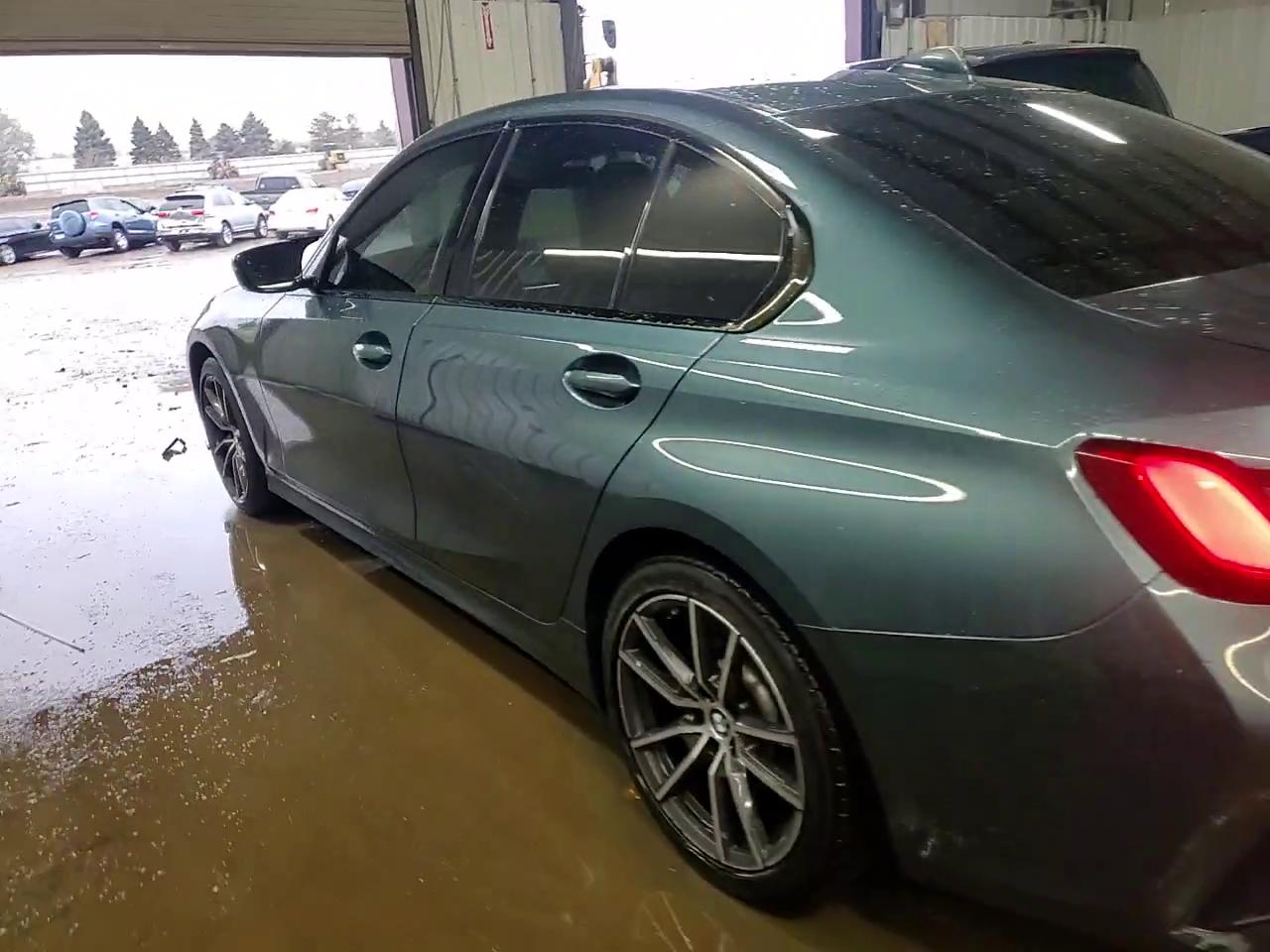 Фото: WBA5R7C53KAJ85084