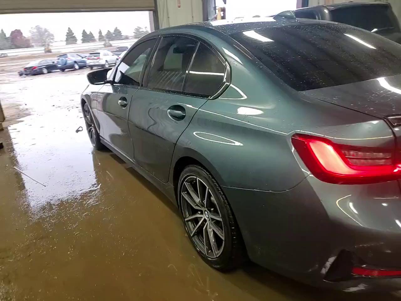 Фото: WBA5R7C53KAJ85084