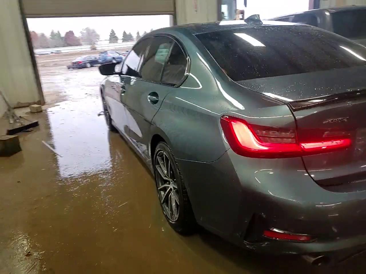 Фото: WBA5R7C53KAJ85084