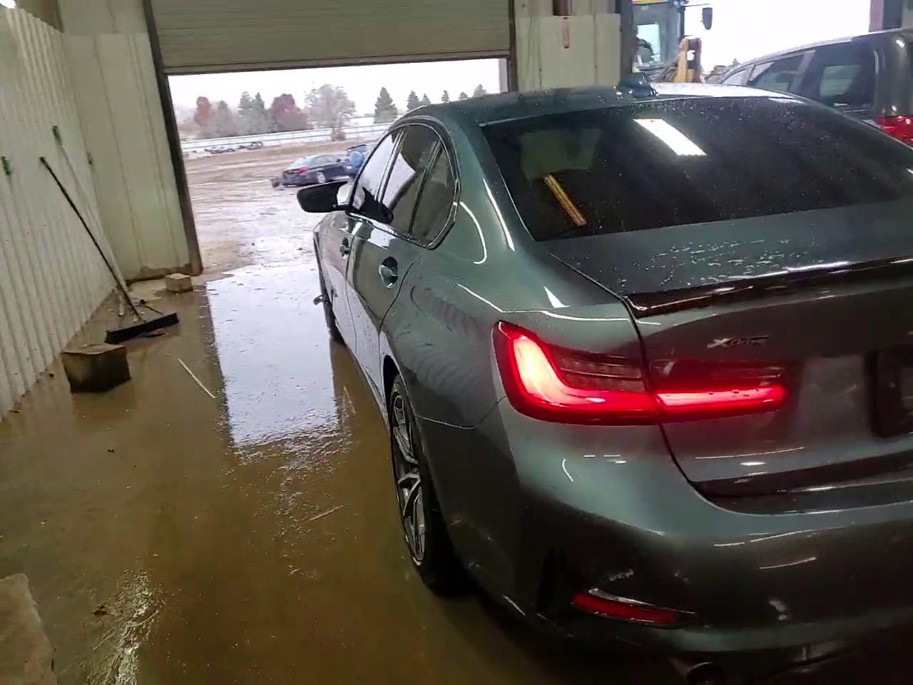 Фото: WBA5R7C53KAJ85084