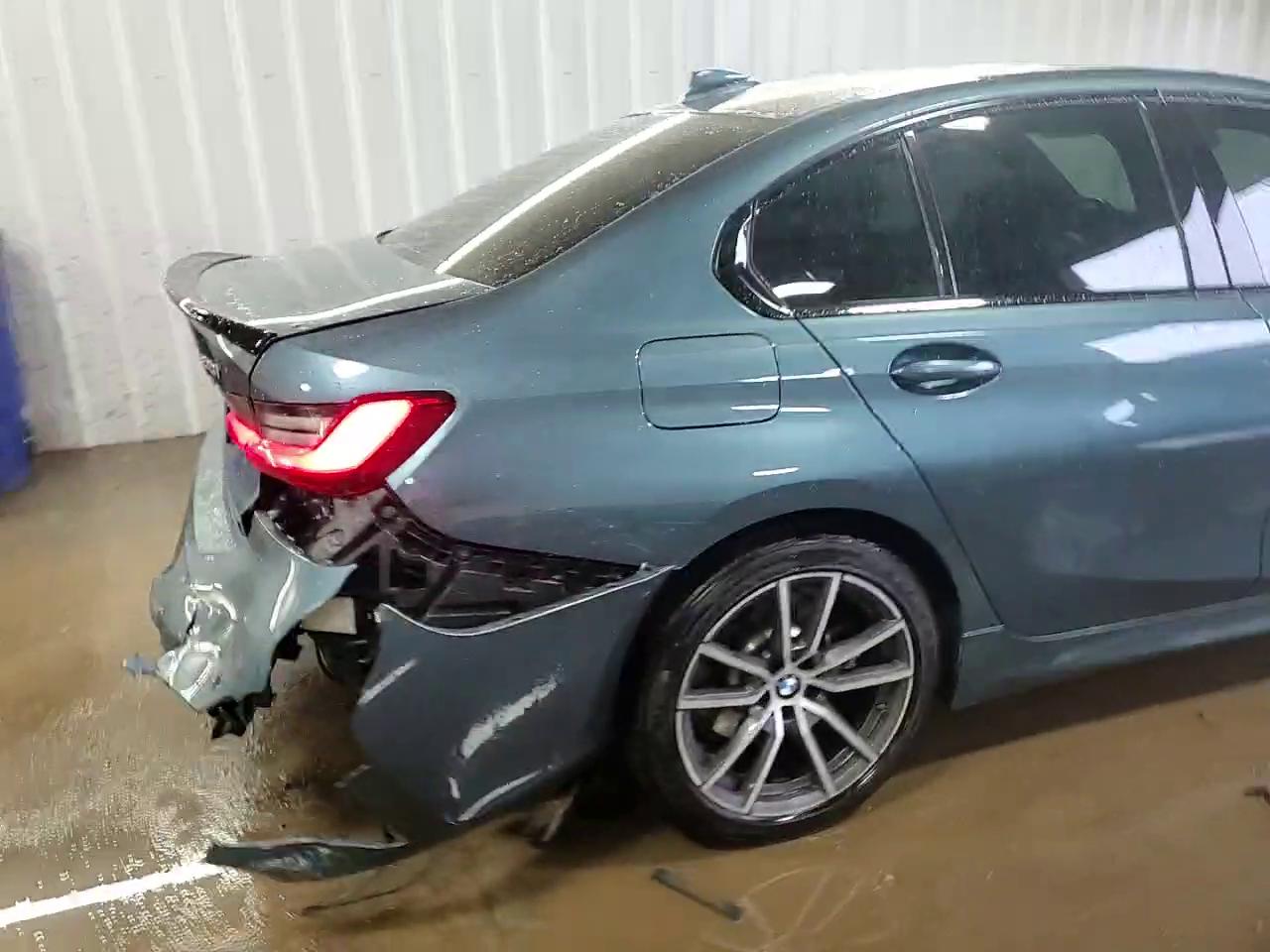 Фото: WBA5R7C53KAJ85084