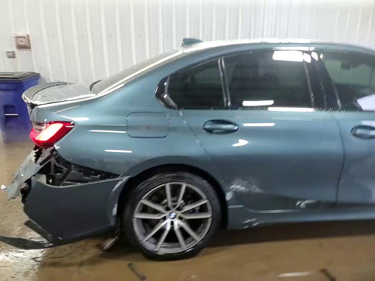 Фото: WBA5R7C53KAJ85084