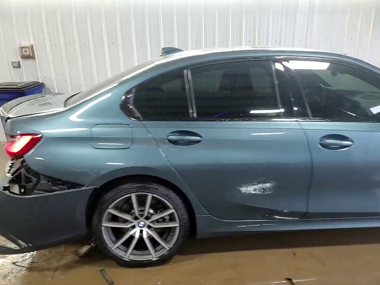 Фото: WBA5R7C53KAJ85084