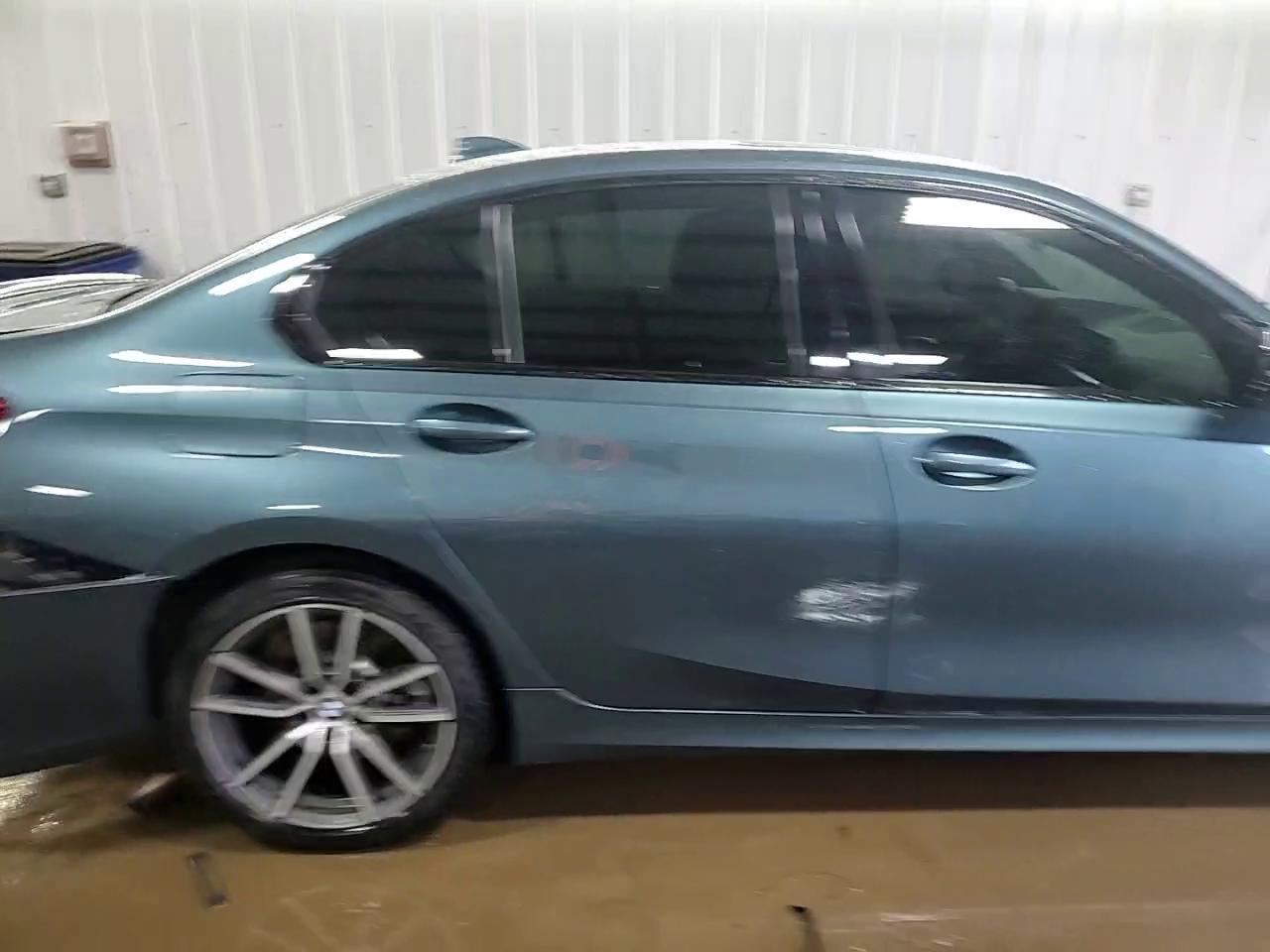 Фото: WBA5R7C53KAJ85084