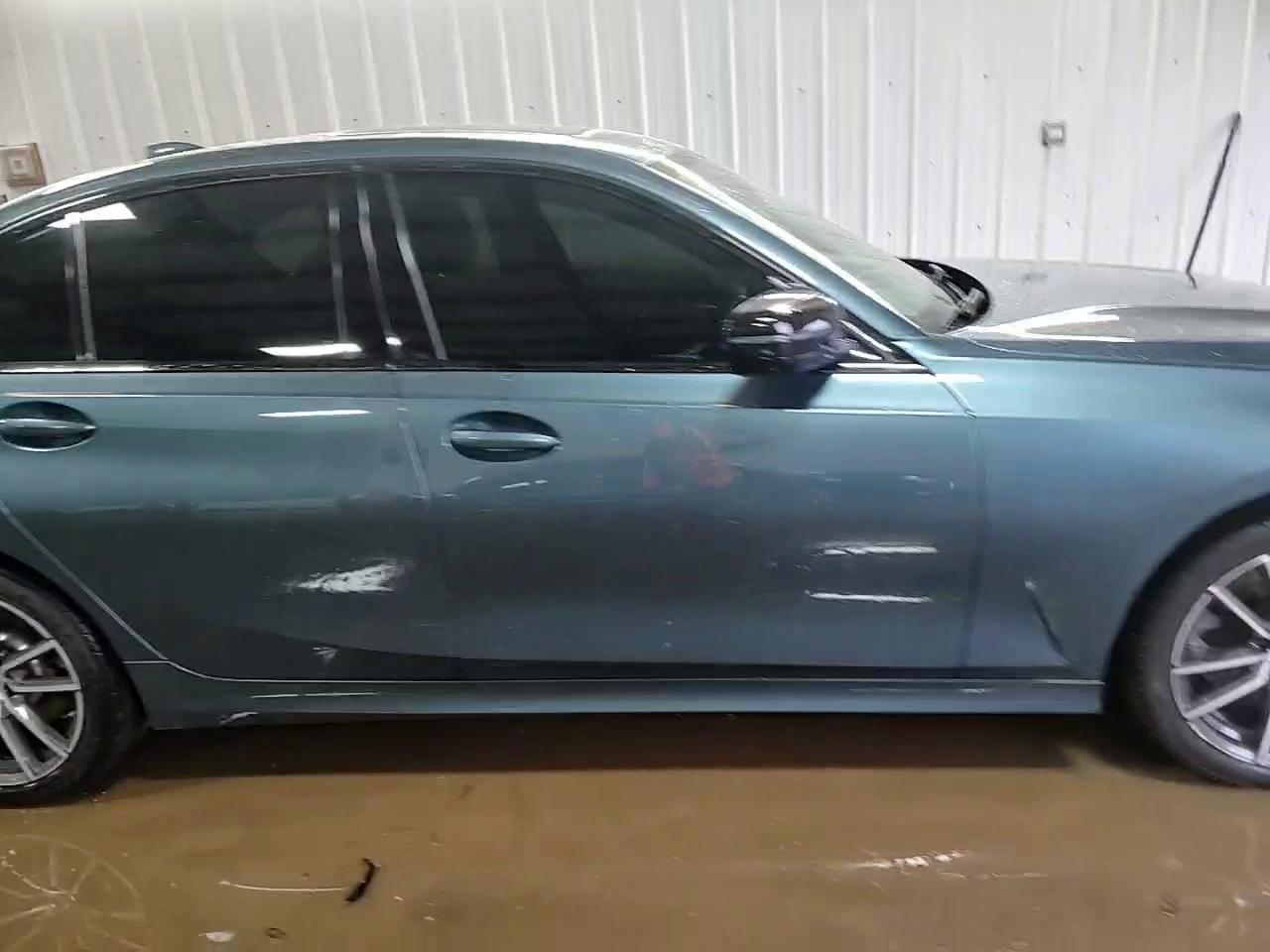 Фото: WBA5R7C53KAJ85084