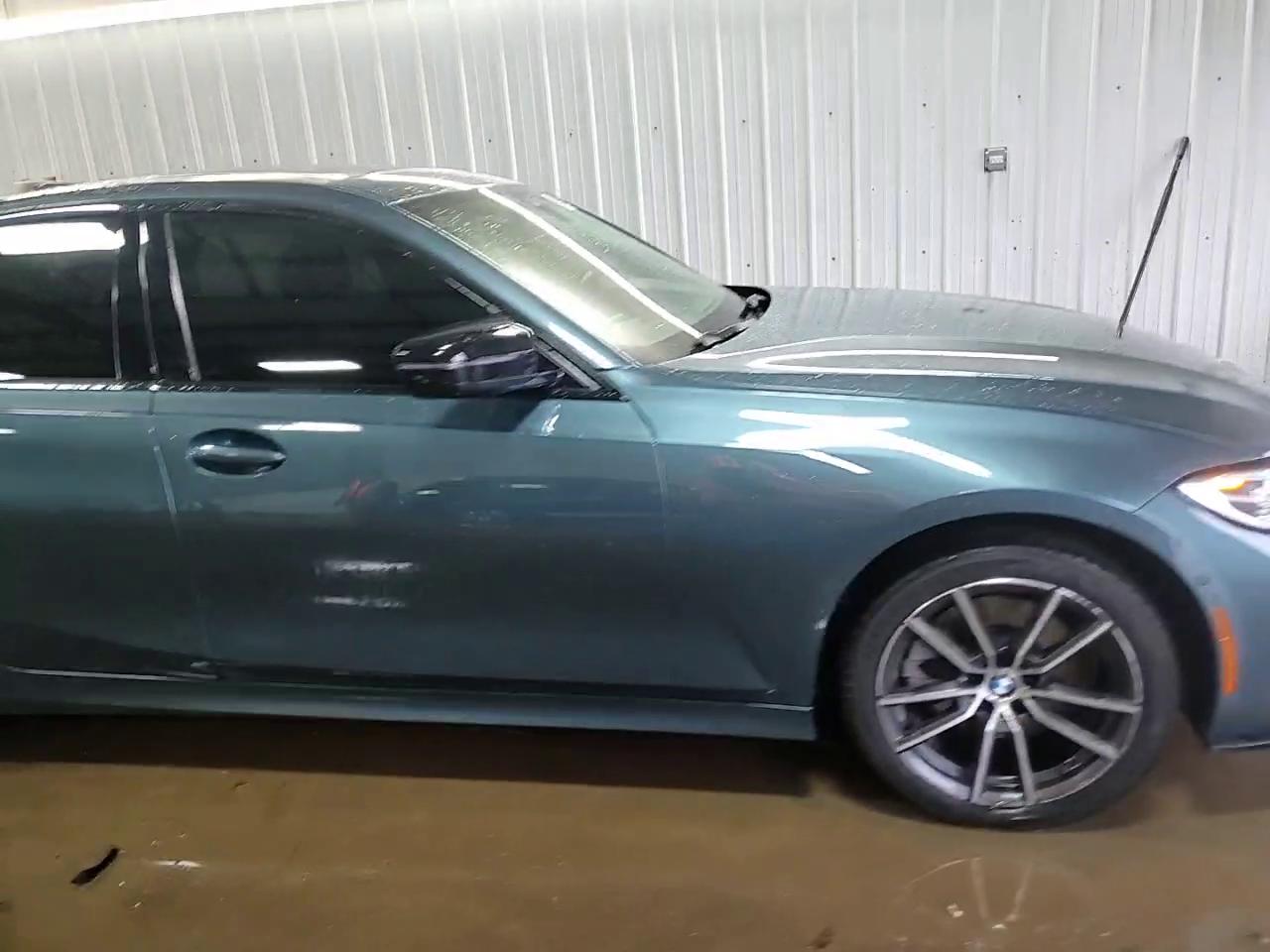 Фото: WBA5R7C53KAJ85084