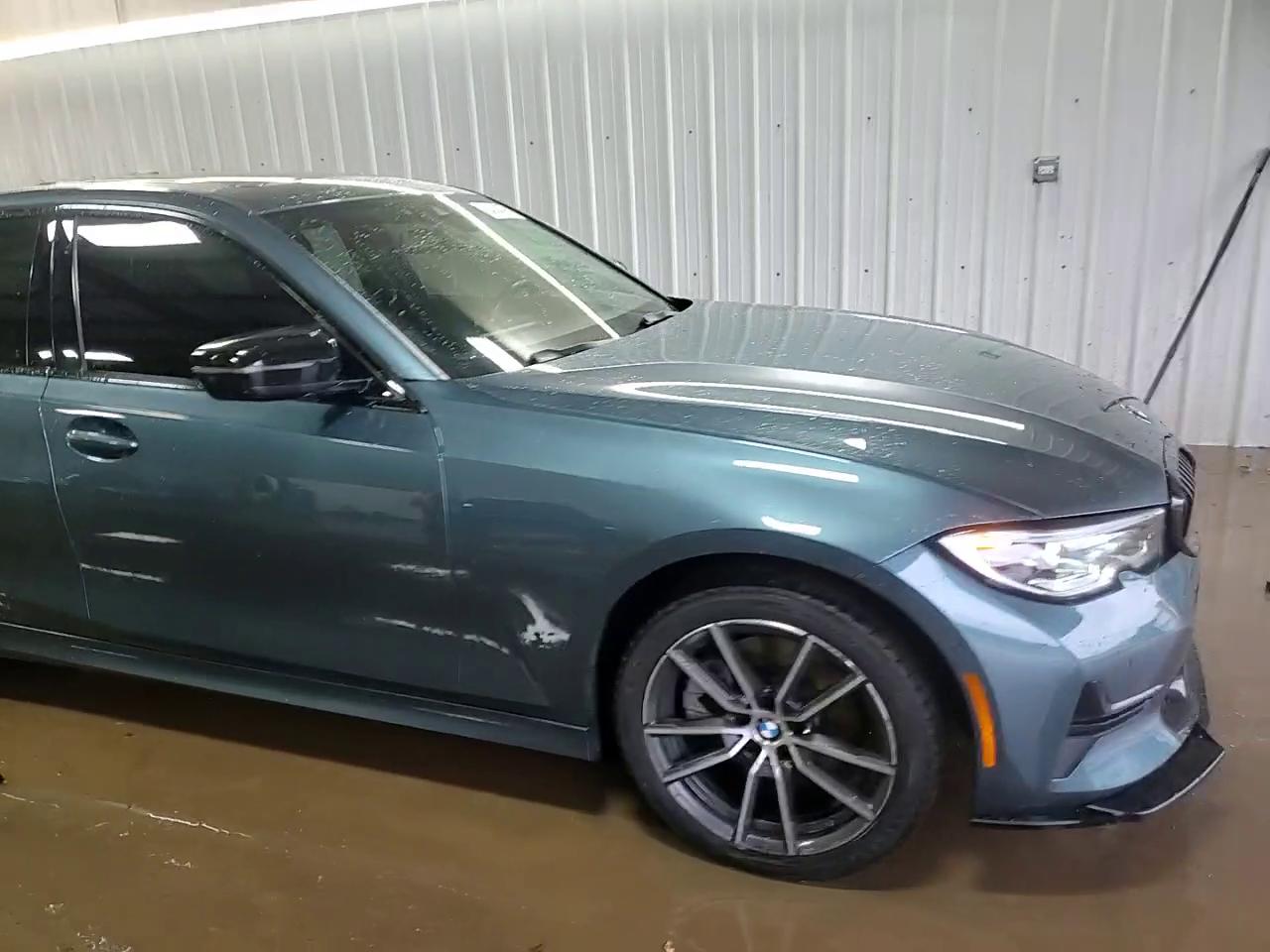 Фото: WBA5R7C53KAJ85084