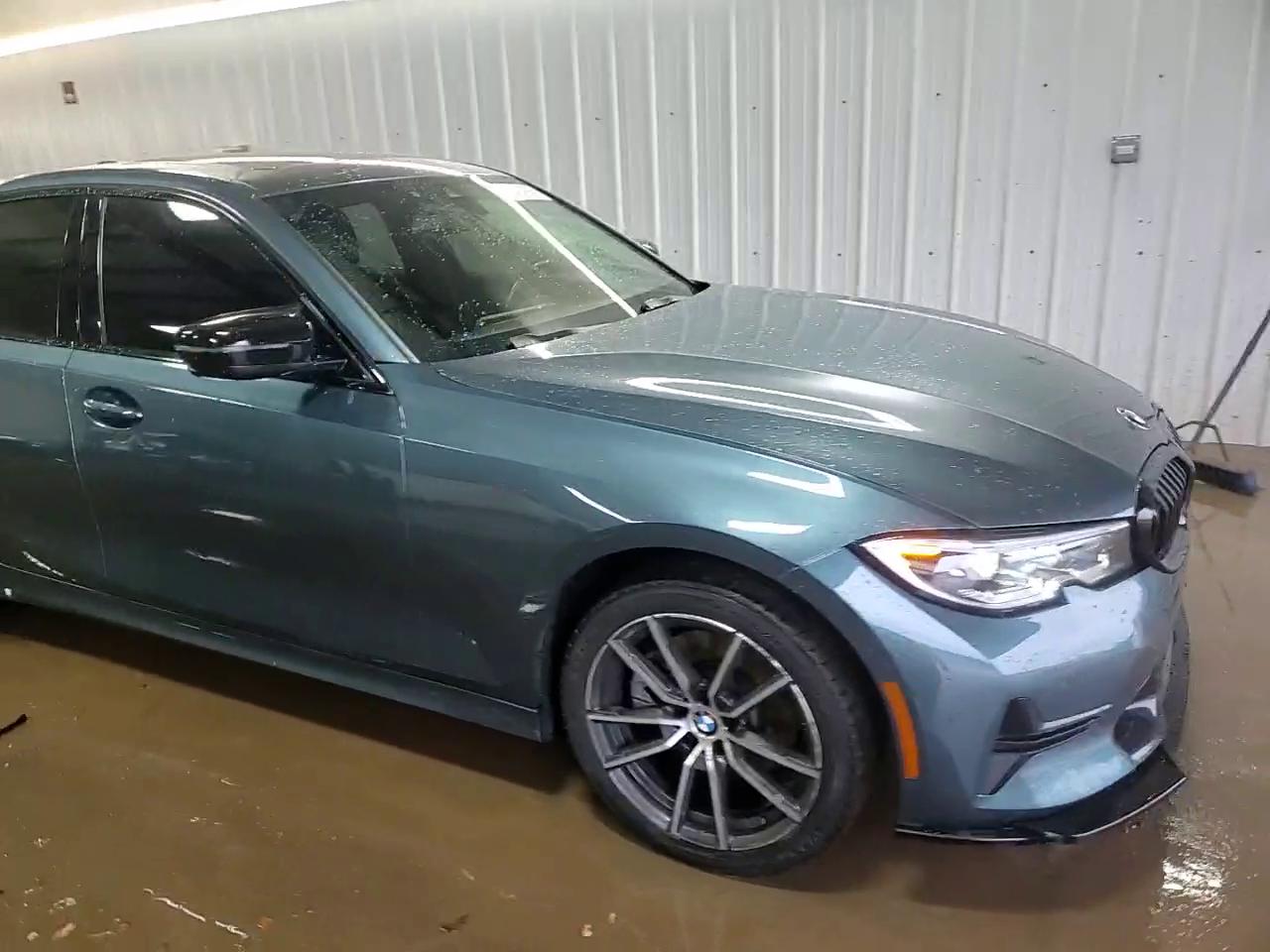 Фото: WBA5R7C53KAJ85084