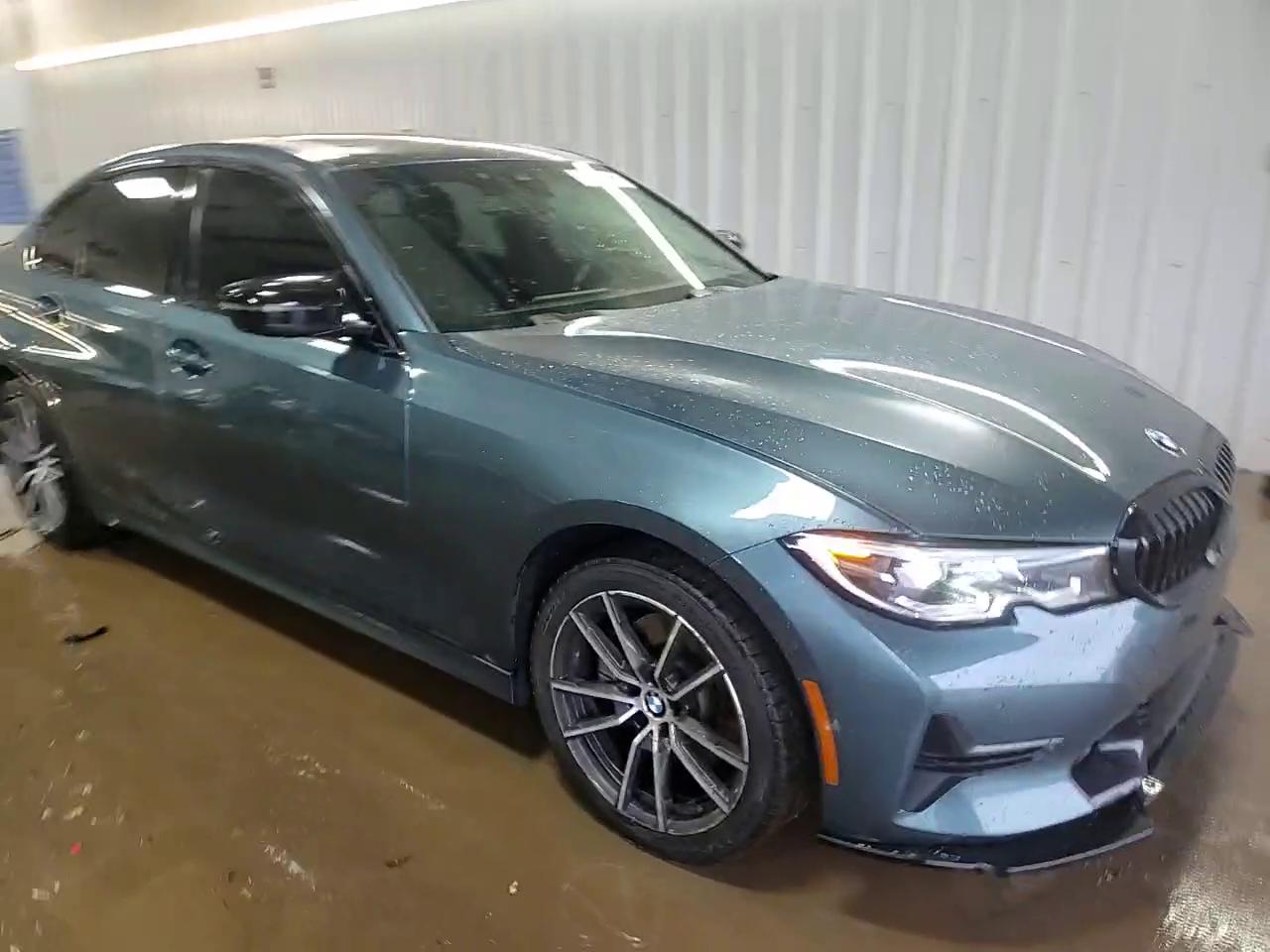 Фото: WBA5R7C53KAJ85084