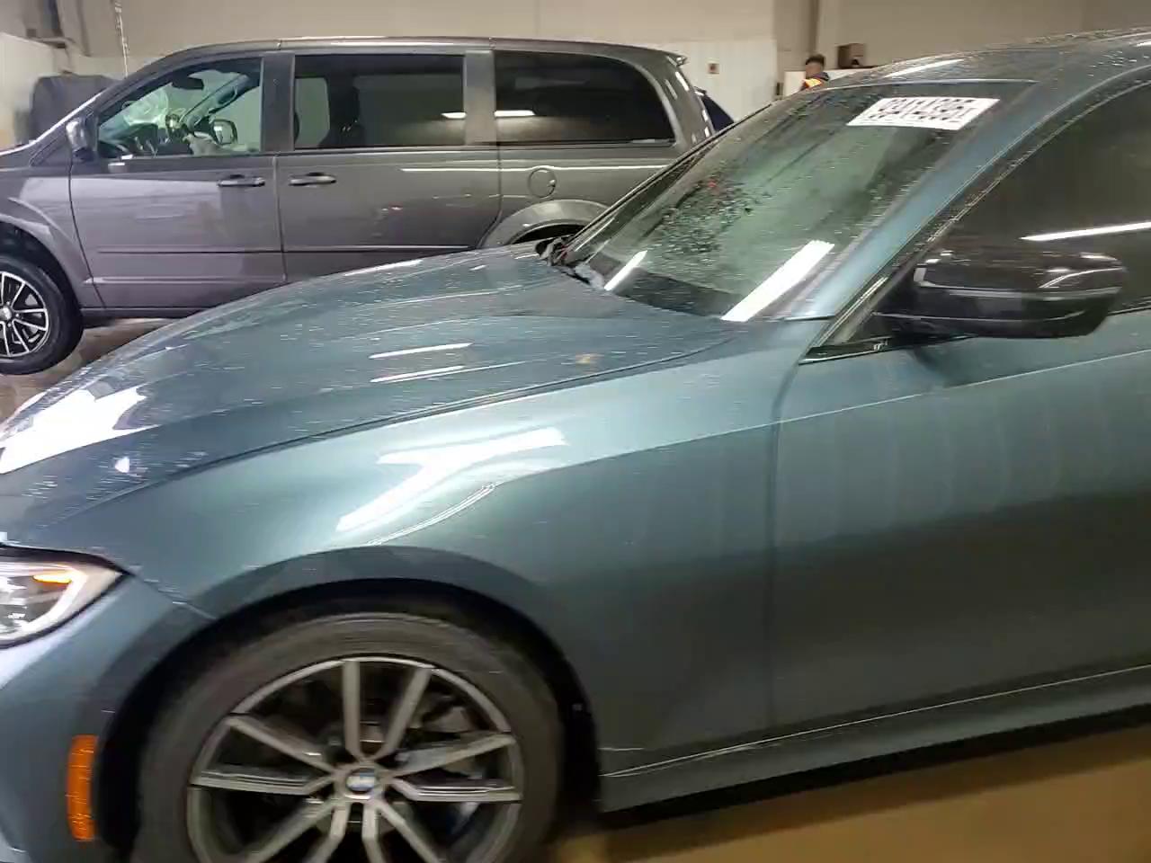 Фото: WBA5R7C53KAJ85084